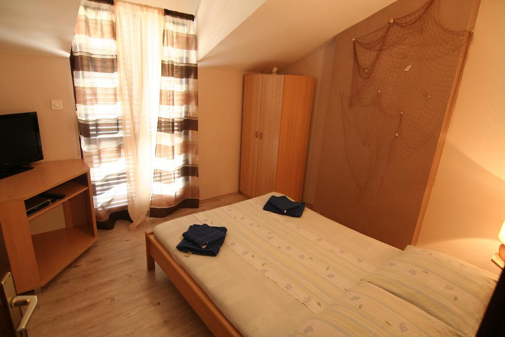 Apartments Marta Trogir Room photo
